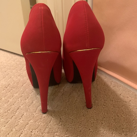 Red heels - Picture 3 of 4